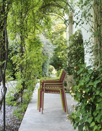 Кресло пластиковое Doga пластик розовый