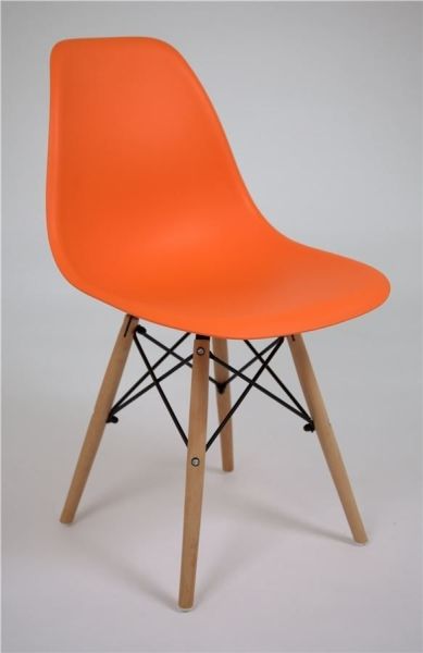Стул Eames 622 оранжевый, светлое дерево