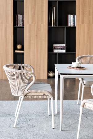 "Малага" обеденная группа на 4 персоны со стульями "Милан", каркас белый, роуп бежевый