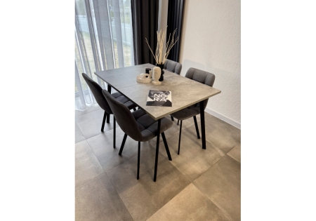 Стол деревянный Кортни 117 (157) x 77 бетон светлый, черный матовый