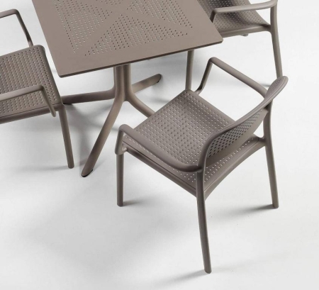 Стол пластиковый обеденный Clip 80 бежевый Стол пластиковый обеденный Clip 80 бежевый