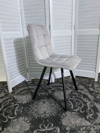 Стул CHILLI SQUARE BLUVEL-03 светло-серый, велюр, черный каркас фото в интернет-магазине Stoolmarket