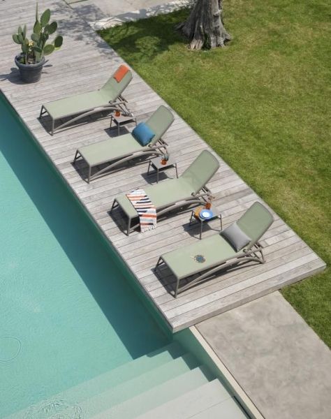 Столик пластиковый для лежака Pop бежевый