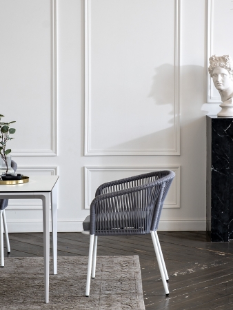 "Малага" обеденная группа на 4 персоны со стульями "Марсель", каркас белый, роуп светло-серый