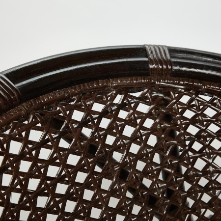 ТЕРРАСНЫЙ КОМПЛЕКТ "PELANGI" (стол со стеклом + 2 кресла) без подушекротанг, кресло 65х65х77 см, стол диаметр 64х61 см, грецкий орех