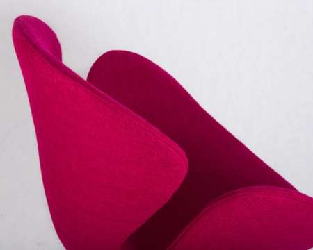 Кресло дизайнерское SWAN бордо ткань, золотое основание