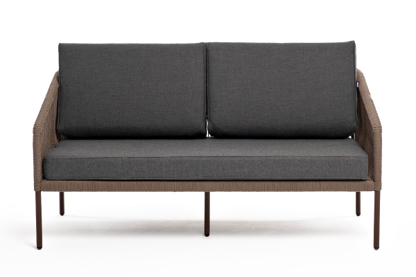 "Канны" диван 2-местный плетеный из роупа, каркас алюминий коричневый (RAL8016) муар, роуп коричневый круглый, ткань темно-серая 027