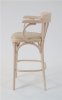 Полубарный деревянный стул Венский 650 беленый дуб с мягким сиденьем из бежевой экокожи